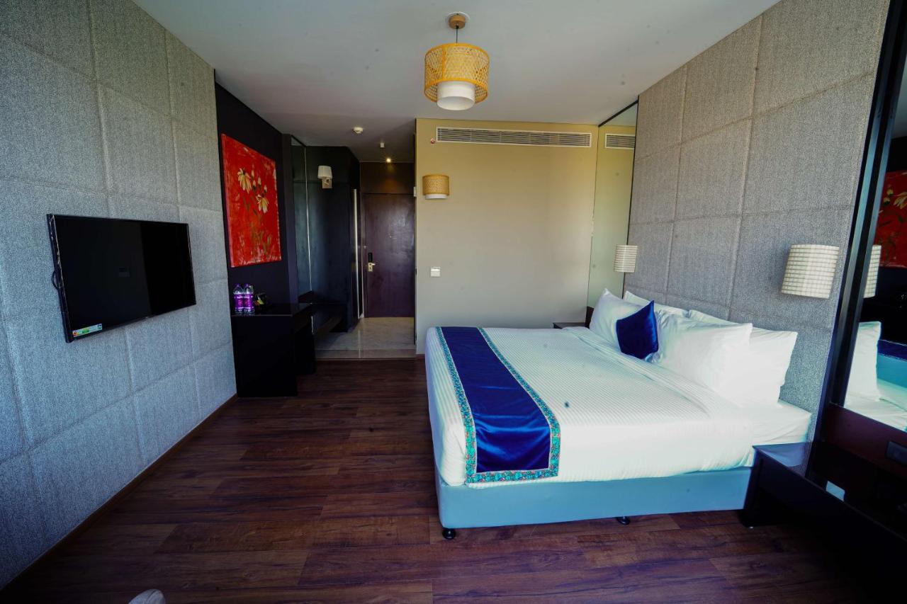 Essentia Luxury Hotel Indore Exterior photo