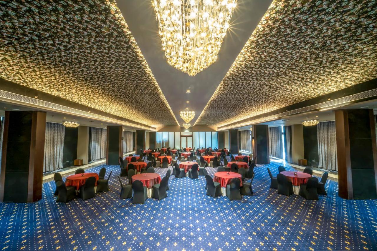 Essentia Luxury Hotel Indore Exterior photo