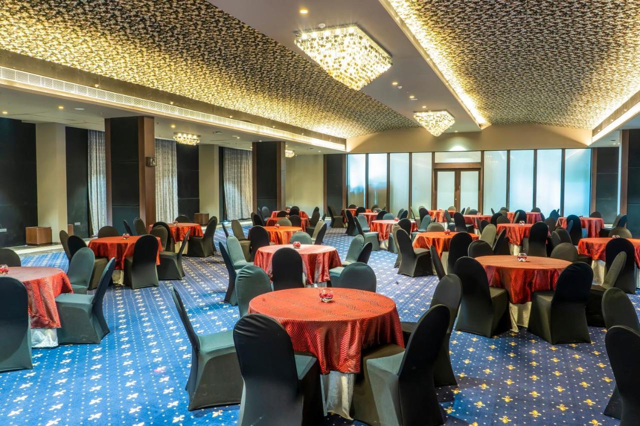 Essentia Luxury Hotel Indore Exterior photo