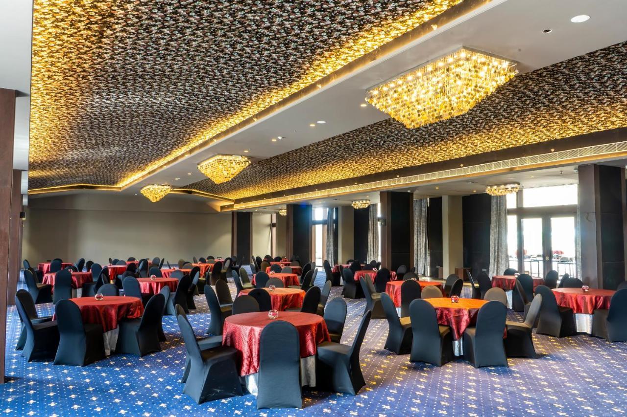 Essentia Luxury Hotel Indore Exterior photo