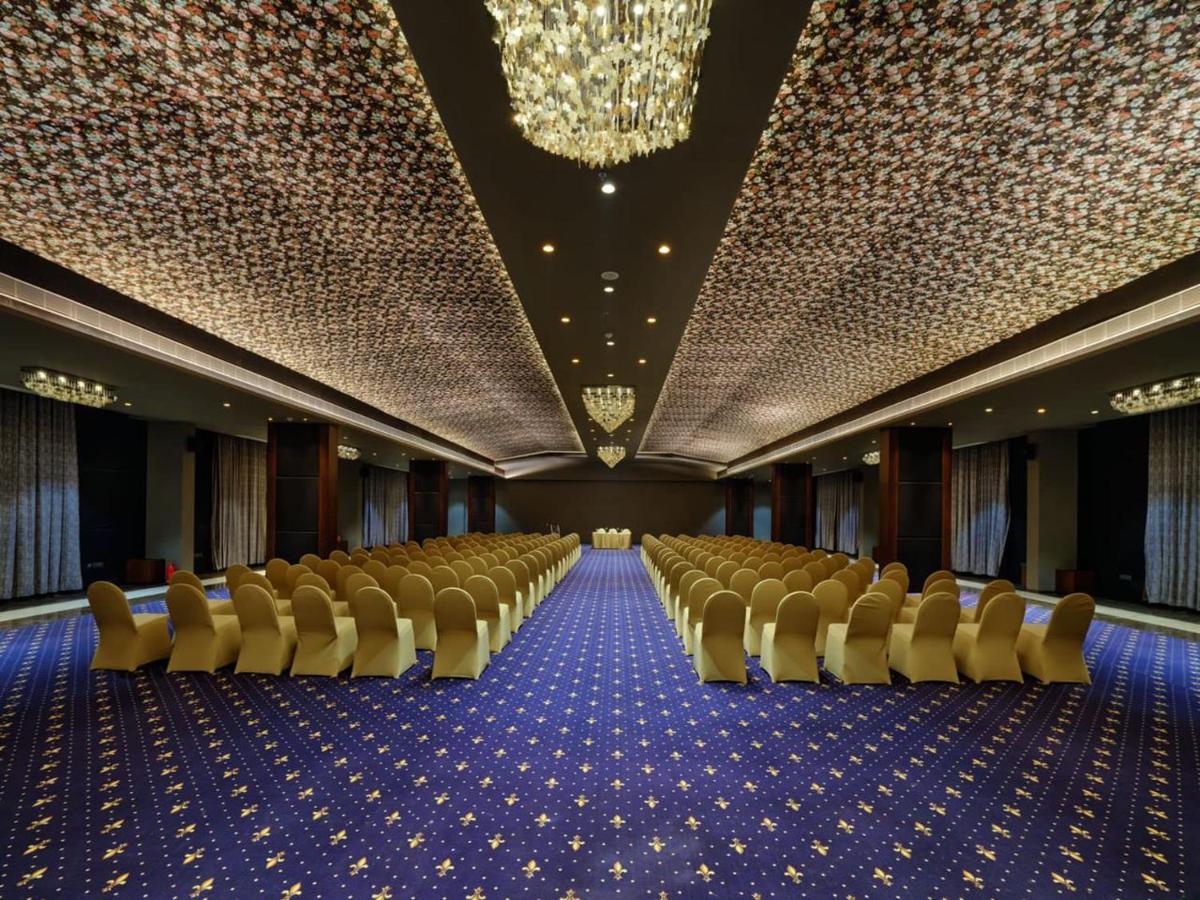 Essentia Luxury Hotel Indore Exterior photo