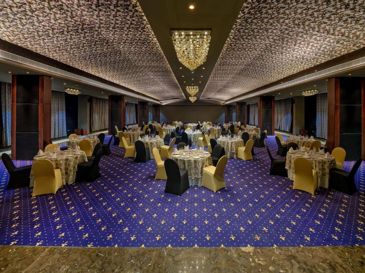 Essentia Luxury Hotel Indore Exterior photo